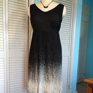 Roz & Ali Black and White Sheath Midi Dress with V-Neck